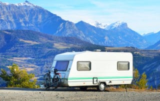 Camping - Wohnwagen mit Fahrrad